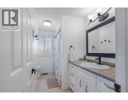 76 PAMELA CRESCENT - 24