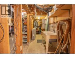 76 PAMELA CRESCENT - 36