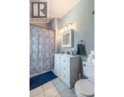460 Queen STREET - 18