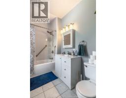 460 Queen STREET - 19