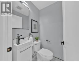 7 Oxley DRIVE - 24
