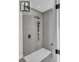 203 Rosewood CRESCENT - 36
