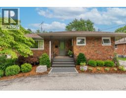 431 Victoria AVENUE - 1