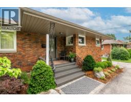 431 Victoria AVENUE - 2