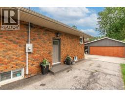 431 Victoria AVENUE - 3