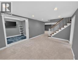 7 FAIRCOURT AVENUE - 33