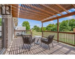 24 Mcintosh AVENUE - 38