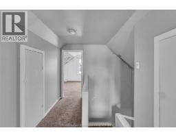 12 McKinnon DRIVE - 25