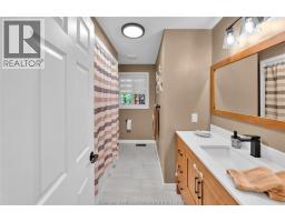 2027 Dufferin AVENUE - 30