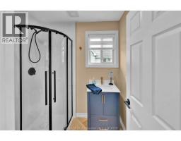 2027 Dufferin AVENUE - 32