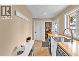 2027 Dufferin AVENUE - 34
