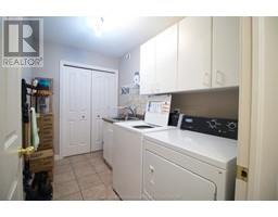 12 Paxton DRIVE - 16