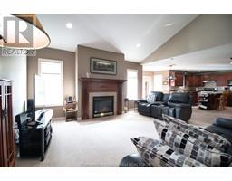 12 Paxton DRIVE - 20