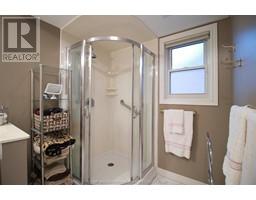 12 Paxton DRIVE - 24