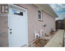12 Paxton DRIVE - 3