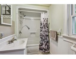 12 Alexandra AVENUE - 47