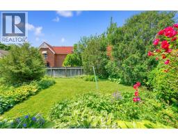 16 Elizabeth STREET - 43