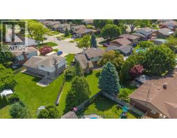 44 Pamela CRESCENT - 11