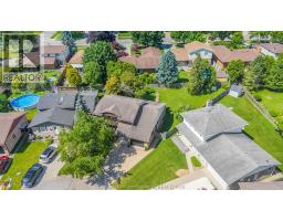 44 Pamela CRESCENT - 13