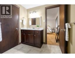 44 Pamela CRESCENT - 30