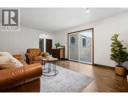 44 Pamela CRESCENT - 6