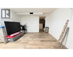 112 Churchill STREET - 32