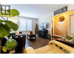 52 FARMHOUSE PLACE - 9