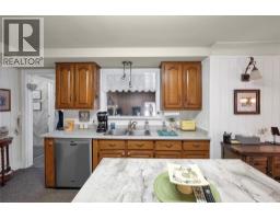 412 GREGORY DRIVE East - 25