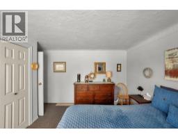 412 GREGORY DRIVE East - 41