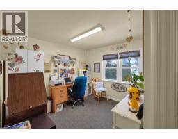 412 GREGORY DRIVE East - 42