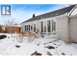 412 GREGORY DRIVE East - 6