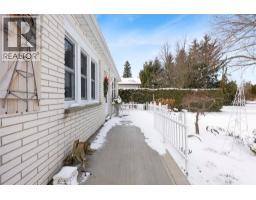 412 GREGORY DRIVE East - 7