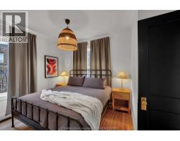 11 Victoria AVENUE - 13