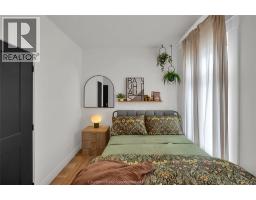 11 Victoria AVENUE - 19