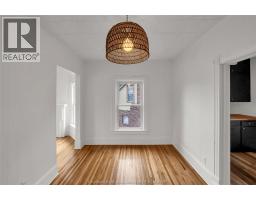 11 Victoria AVENUE - 31