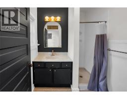 11 Victoria AVENUE - 38