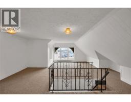 11 Victoria AVENUE - 40