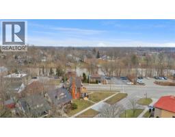 11 Victoria AVENUE - 47