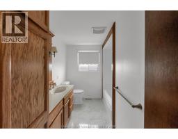 137 Oxley DRIVE - 17