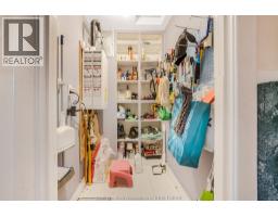 41 Woods STREET - 35