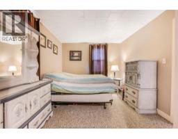 41 Woods STREET - 44