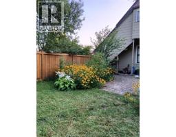 3 Lansdowne AVENUE - 36