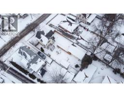 32 HALL STREET North - 40