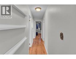 9 Thornhill CRESCENT - 13