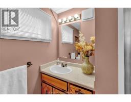 9 Thornhill CRESCENT - 31