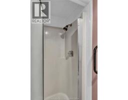 9 Thornhill CRESCENT - 32