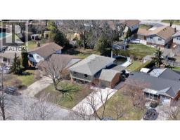 9 Thornhill CRESCENT - 43