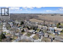 9 Thornhill CRESCENT - 44