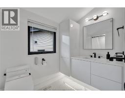 15 Churchill Park ROAD - 23