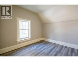 31 Adelaide STREET North - 32